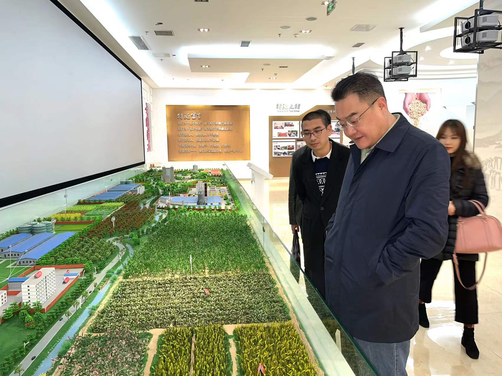 力爭一季度“開門紅”——鄧華赴通威集團、特驅集團考察交流