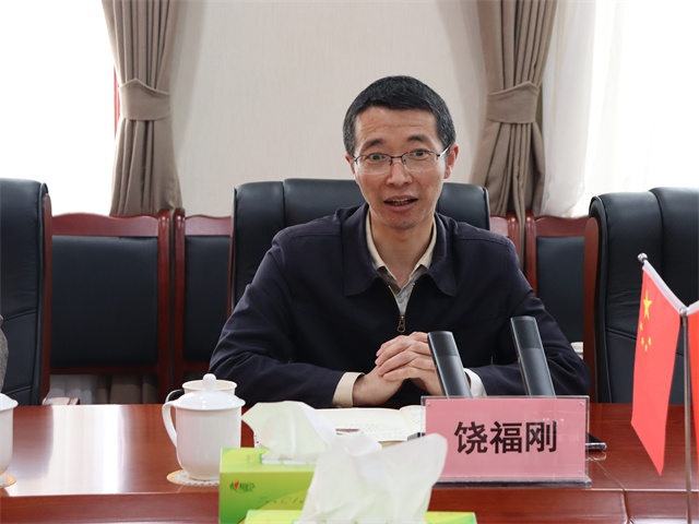 鄧華會(huì)見(jiàn)宜賓市供銷社黨委書(shū)記、理事會(huì)主任饒福剛一行