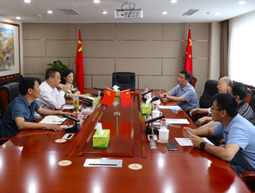 鄧華會(huì)見四川大學(xué)教授葉光斗、巨石集團(tuán)成都有限公司執(zhí)行董事、總經(jīng)理陳杰等一行