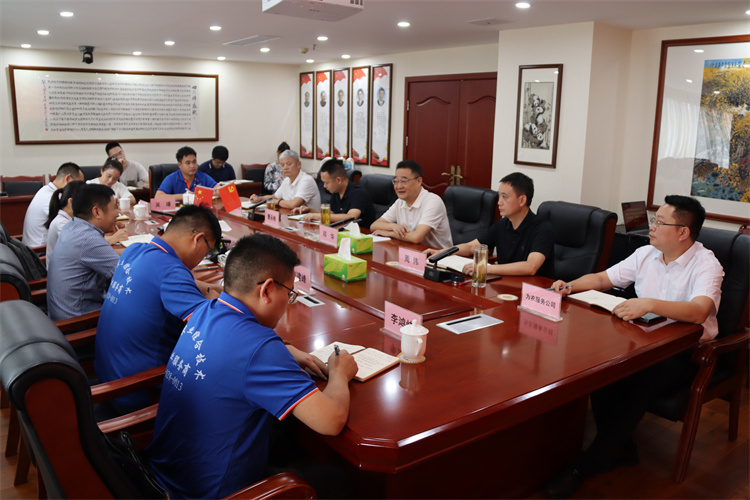 鄧華會見蒙牛集團常溫營銷中心、成都天杰有機農業發展有限公司相關負責人一行